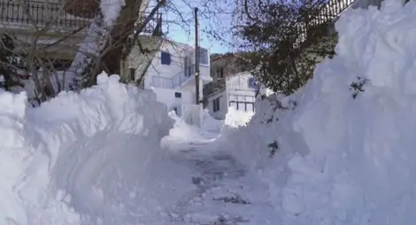 Дебел сняг затрупа гръцкия остров Самотраки