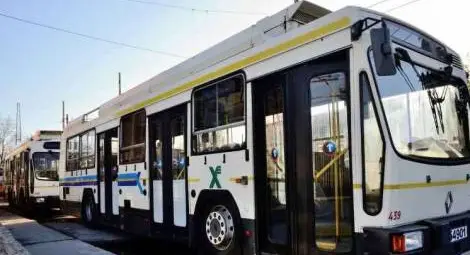 Гражданин чака 40 минути тролей на студа