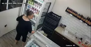 Професионалистка с често лепени по витрини снимки задържана след поредна дръзка кражба