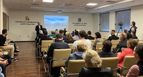 Рена Стефанова и кандидатите на ПП-ДБ: местната власт ще прави устойчива връзка между бизнеса и образованието