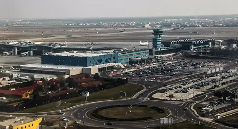 Румънец забави полет с близо три часа с фалшив сигнал за бомба в багажа