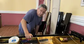 Докторът на рояли и пиана Стефан Топалов: Ако само искаш да имаш хубав инструмент, но не знаеш какво да правиш с него - това е безсмислено