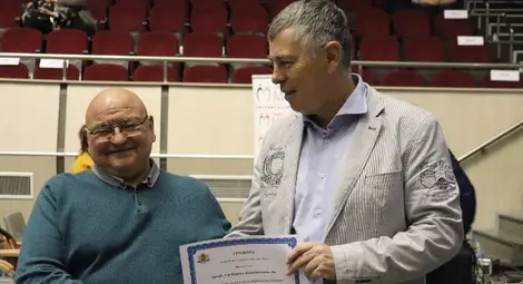 Девет лекари от Русе и региона удостоени с почетния знак на Българския лекарски съюз