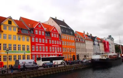 Хронични алкохолици чистят из Амстердам, плащат им с бира