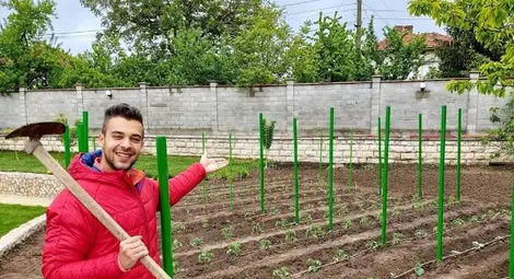 Първия ден от семейния си живот дует „Аморе“ посветили на вишневото сладко Първия ден от семейния си живот дует „Аморе“ посветили на вишневото сладко