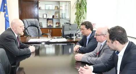 Превенцията на домашното насилие обсъдиха министър Крум Зарков областният управител на Русе Анатоли Станев