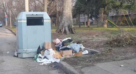"Нелсен Чистота" съобщи за проблем с почистването в района на Младежкия парк в Русе