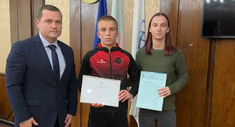 Пенчо Милков награди млади русенски спортисти за високи постижения в международни състезания