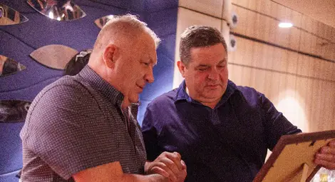 Над 13 хил. лв. за Фондация „Александър Русев“ с подкрепата на топ готвачи от „Hell’s Kitchen“ в Русе Над 13 хил. лв. за Фондация „Александър Русев“ с подкрепата на топ готвачи от „Hell’s Kitchen“ в Русе