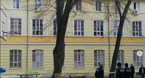 Английската гимназия скърби за останалия завинаги в 9 клас Виктор