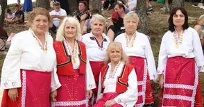 Русенското участие в Копривщица - дарове на булката, хърцойска носия и Мара и Стуяна