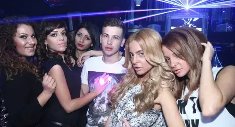 Пребиха Моника от „Мис България“ след втори скандал в дискотека Пребиха Моника от „Мис България“ след втори скандал в дискотека