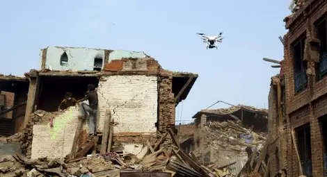 Откриха живи трима, прекарали 8 дни под развалините в Непал