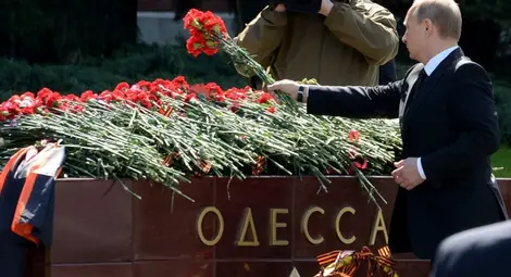 Путин пристигна в Крим