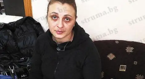 Шивачка с пробит пръст се жалва: Италианският собственик ме нарича "путана"!