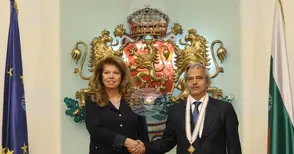 Президентът Илияна Йотова връчи орден „Мадарски конник“ първа степен на посланика на Аржентина в България Алехандро Зотнер Майер