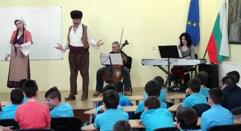 Чардаш, валс и менует въвеждат ученици в света на музиката