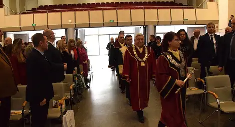 Академик Христо Белоев получи почетното звание "Доктор хонорис кауза" на Русенския университет