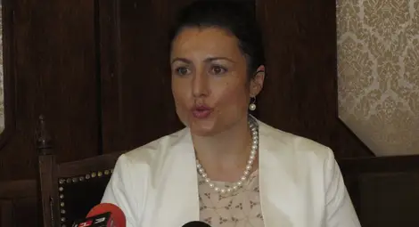 Танева е за данък върху енергийните напитки и анализ за всичко останало