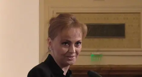 Поли Карастоянова: Аз съм бялата дама от шаха. Оставам в парламентарната група!