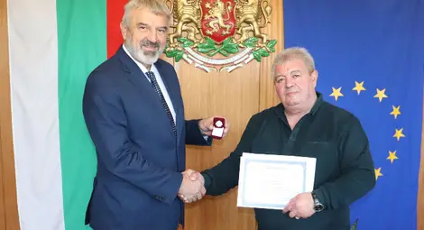 Кметът на Ценово д-р Петър Петров бе удостоен със знака на областния управител на Русе