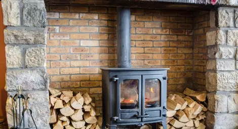 Антимонополната комисия отмени избора на консултант по замяната на печки на дърва