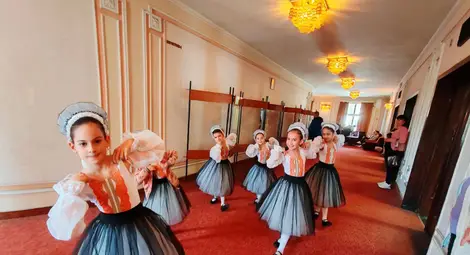 Русенските балерини на балетна школа „Инфанти“ се завърнаха с 46 медала от национален конкурс Русенските балерини на балетна школа „Инфанти“ се завърнаха с 46 медала от национален конкурс