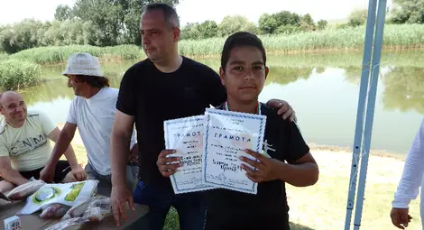 Риболовен празник събра деца на брега на Янтра край Ценово /галерия/