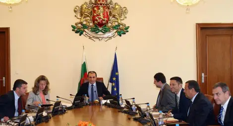 Пълен конфиденс, дозирам се да не изпадна в интровертност на духа!