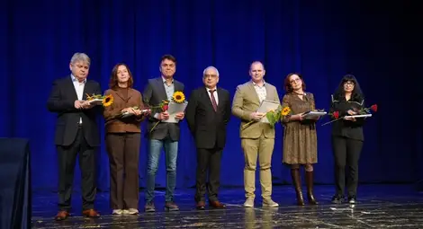 Това е мисия, която не приключва с края на работния ден: Осем лекари бяха отличени от Регионалната колегия на Българския лекарски съюз Това е мисия, която не приключва с края на работния ден: Осем лекари бяха отличени от Регионалната колегия на Българския лекарски съюз