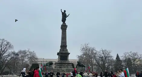 Флашмоб по младежки проект изви колоритни български хора навръх празничния 1 март в Русе Флашмоб по младежки проект изви колоритни български хора навръх празничния 1 март в Русе