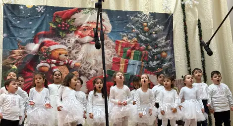 Коледно тържество изпълни с празничен дух сцената на читалище „Пробуда – 1923 г.“ в село Долна Студена Коледно тържество изпълни с празничен дух сцената на читалище „Пробуда – 1923 г.“ в село Долна Студена