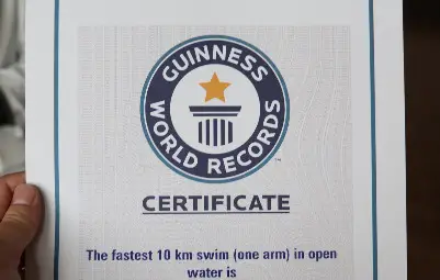 Теодор Цветков подари третия си рекорд на Гинес на Библиотечко