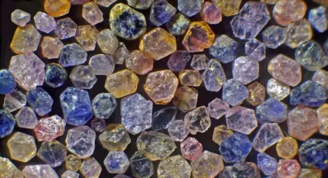 Откриха планета, на която вали дъжд от рубини и сапфири