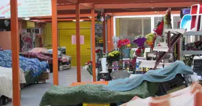 Търговци на пазара: Цяла зима сме в оранжериите, сега трябва да хвърляме продукция