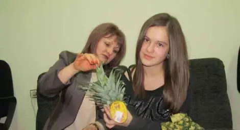 Семейство от Русе се натрови с ананас от Коста Рика