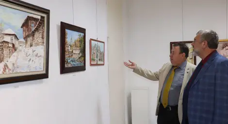 Славейко Петров представи 40 картини в 19-ата си поредна самостоятелна изложба на „Борисова“ 6 в Русе Славейко Петров представи 40 картини в 19-ата си поредна самостоятелна изложба на „Борисова“ 6 в Русе