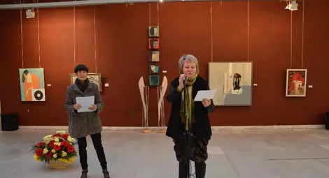 Арт директорът на фестивала Ива Чавдарова /вляво/ и директорът на галерията Елена Великова. Снимка: Красимир СТОЯНОВ