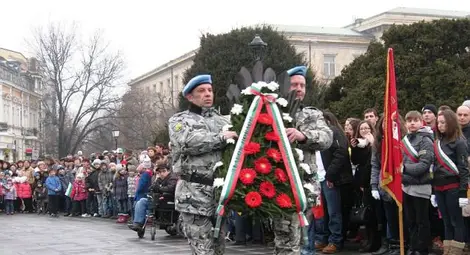 &bdquo;Отечество любезно&ldquo; огласи площада пред Паметника на свободата