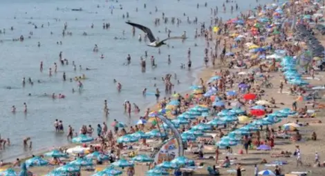 Перверзник снима голи деца на плажа в Бургас