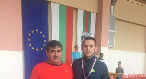 Борец на &bdquo;Юнак&ldquo; със сребро от държавното