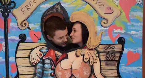 Стотици розови сърца затуптяха в Доходното