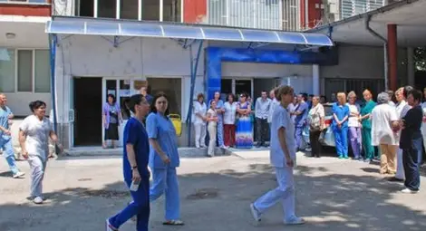 Лекарите излизат масово в неплатен отпуск