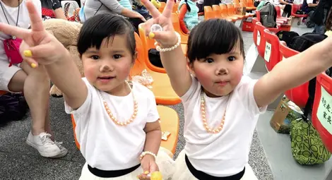 Еднояйчни близнаци се ожениха за еднояйчни близначки, венчаха ги... еднояйчни близнаци Еднояйчни близнаци се ожениха за еднояйчни близначки, венчаха ги... еднояйчни близнаци