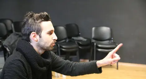 Младият режисьор Денислав Янев поставя &bdquo;Скъперникът&ldquo; в театъра