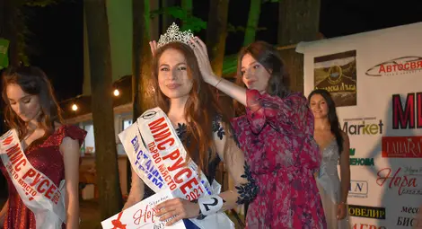 Светлозара Димитрова е новата кралица на красотата в Русе /галерия/