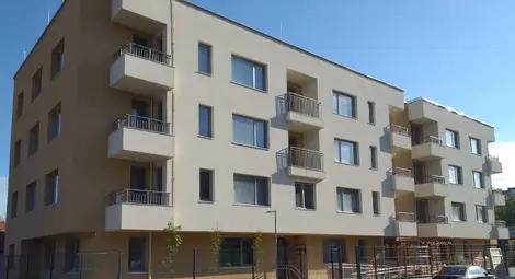 Минималната заплата заменя линията на бедност в критериите за социални жилища