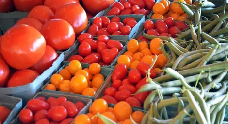 Сезонните плодове и зеленчуци поевтиняват Сезонните плодове и зеленчуци поевтиняват