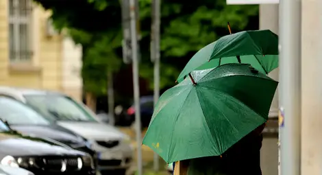 Жълт код за валежи е обявен за 17 области в страната