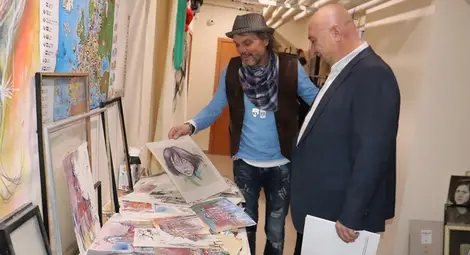 Тайната изложба разкри тайната на Оги Балканджиев как и най-нетрайното се превръща в нещо вечно